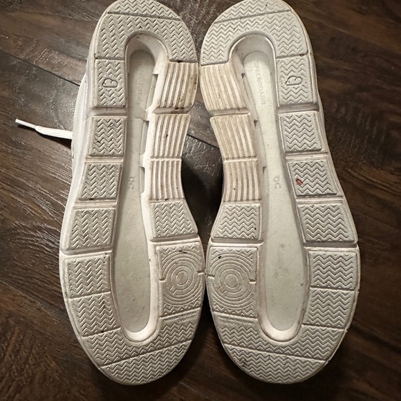 On Cloud The Roger - All White - Picture 3 of 5